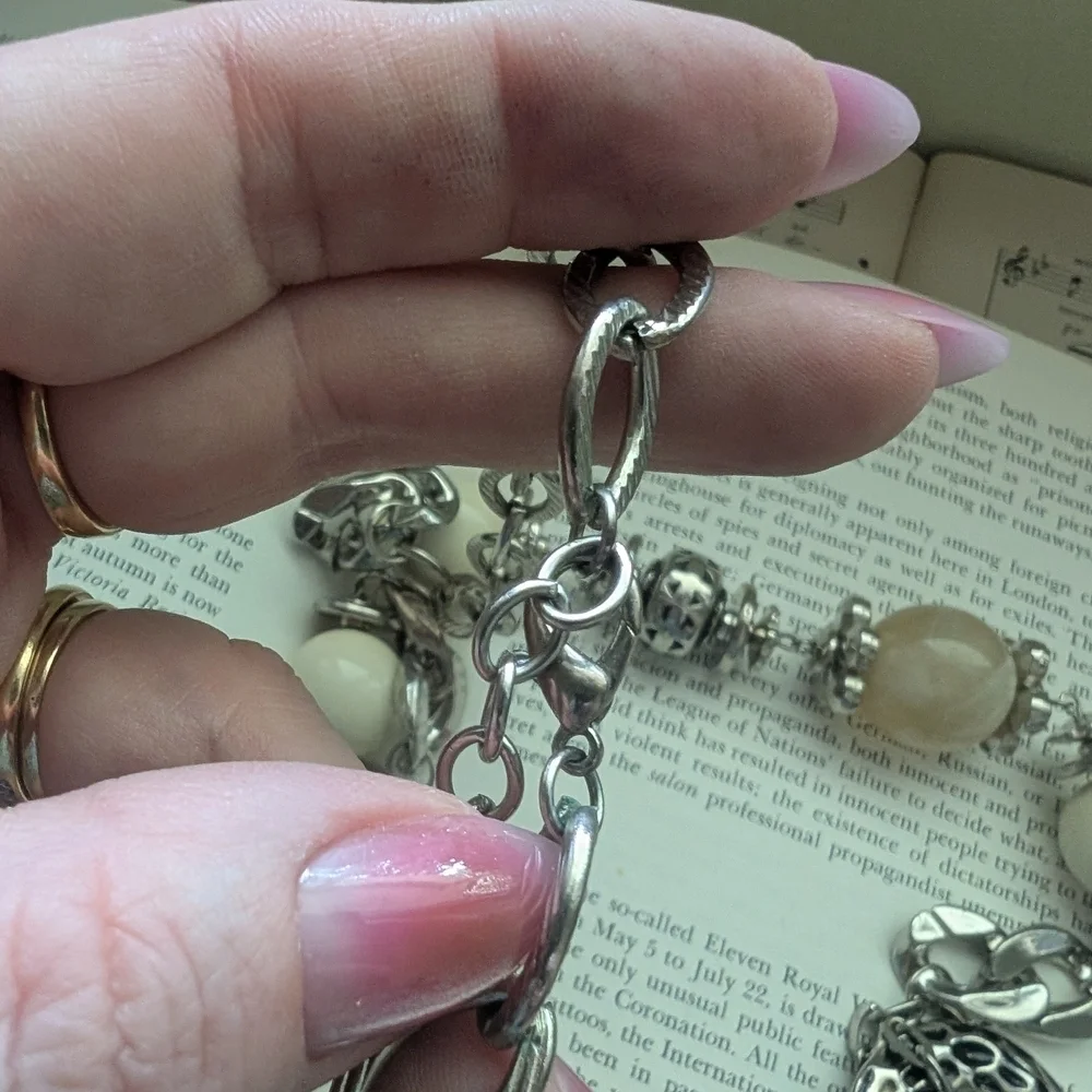 Elegant Silver and Cream Necklace - Picture 5 of 11